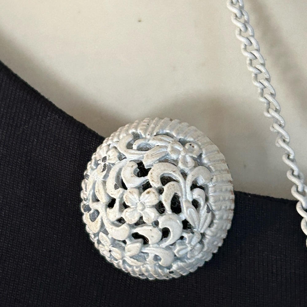 Vintage White Enamel Chain Pendant Necklace & Earrings - Picture 6 of 8